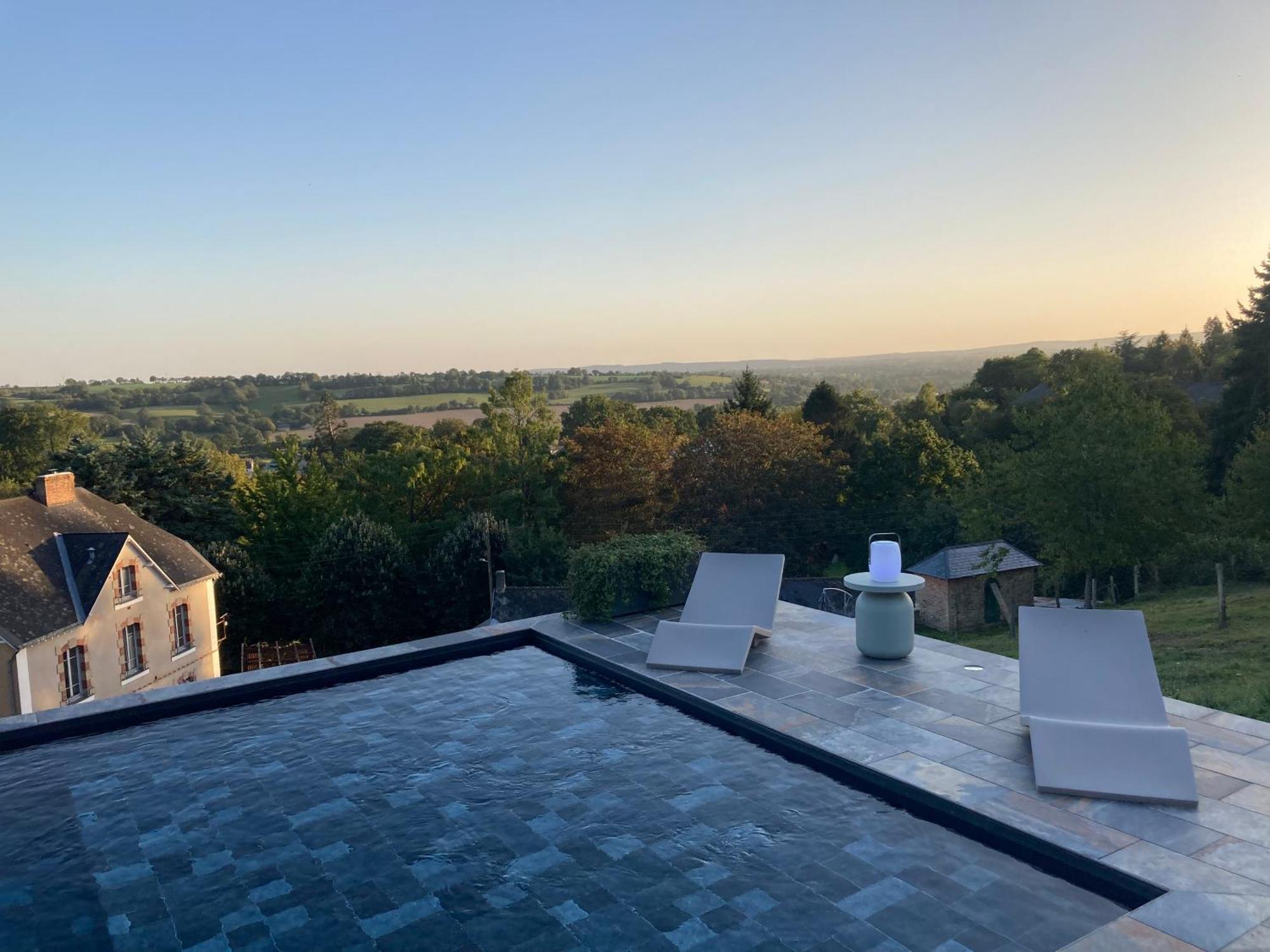 La Demeure Bed and Breakfast Sillé-le-Guillaume Eksteriør billede