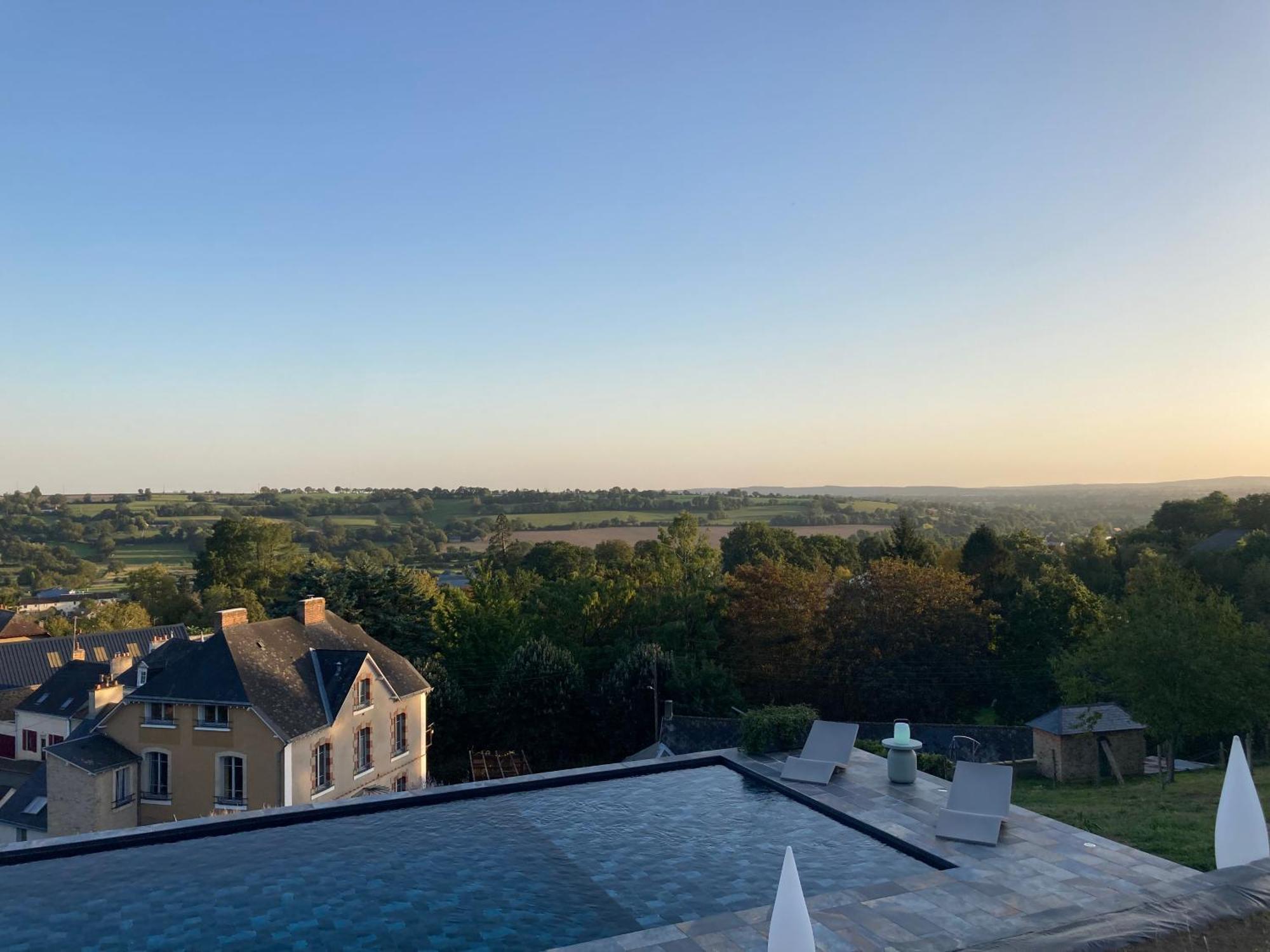 La Demeure Bed and Breakfast Sillé-le-Guillaume Eksteriør billede