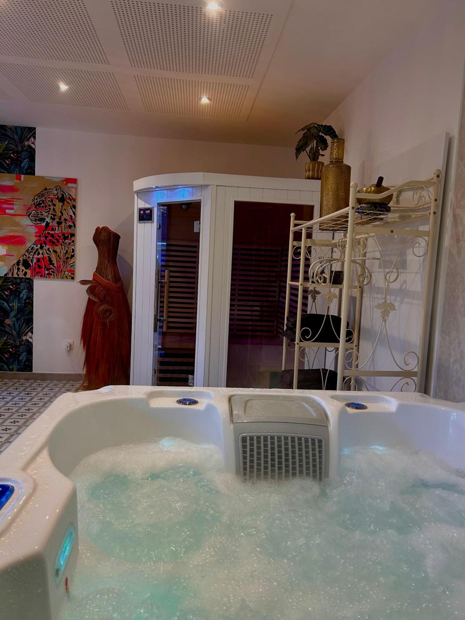 La Demeure Bed and Breakfast Sillé-le-Guillaume Eksteriør billede
